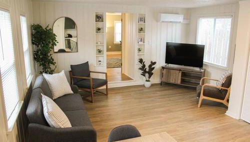 New 1-bedroom Bungalow! 4 miles to CLE - Foto 2