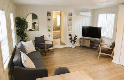 New 1-bedroom Bungalow! 4 miles to CLE - Foto 2