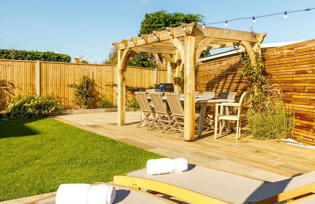 4BR Beach House Sleeps 10 - 5 Mins Walk to the Sea - Foto 40