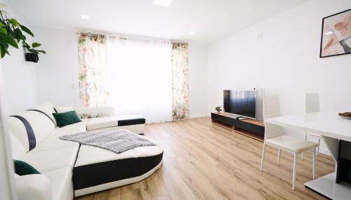 New Big City Center Apartment 4th floor no elevator - Photo 3