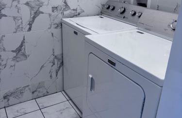 Luxury 3 BedRoom Apartment with Private Entrance plus Free Parking - Foto 48