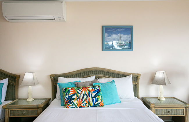 Sunlit Waters Studio Apartments - Foto 12