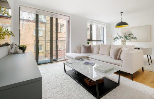 Luxury Central Mayfair Townhouse with A/C 3BR 3BA - Photo 11