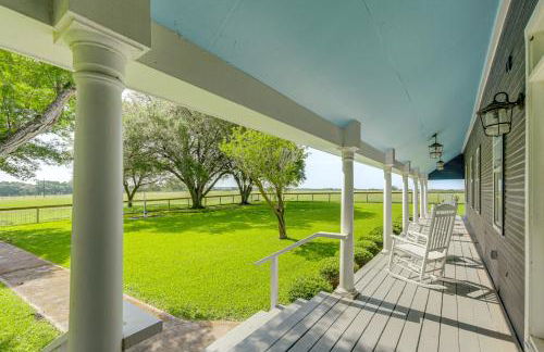 Fire Pit, Pickleball, Pool! Schulenburg Farmhouse - Foto 26