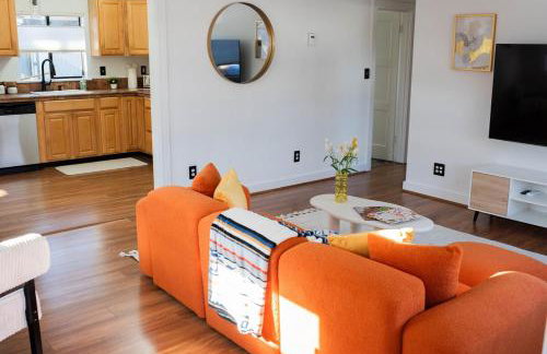 Entire house New Reno w AC Pet friendly gated back - Foto 11