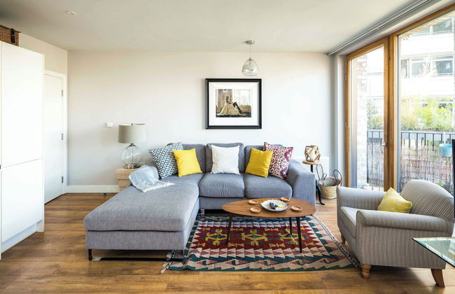 Shiny & Comfy stay with Underground links nearby! - Photo 16