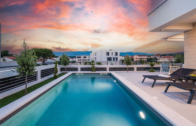 Luxury apartment Sun with private Pool and Jacuzzi - Photo 17