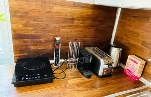 jolie maison individuelle 50 m2 ,design et climatisée, tout confort, wifi, terasse privée , 5 min plage et autoroute, stationnement gratuit - Foto 12