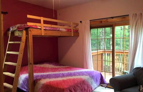 Cozy Vacation Rental for 10 with a Fire Pit in Jim Thorpe, Pennsylvania - Photo 32