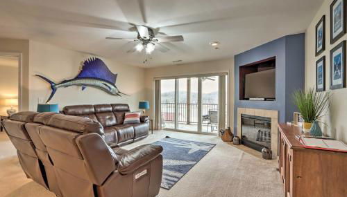 Community Pool and Dock Lake of the Ozarks Condo! - Foto 3