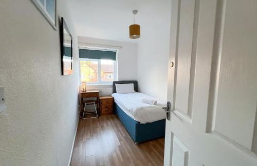 5 Bed Townhouse with Garden & Parking by BrumStay UK - Foto 15