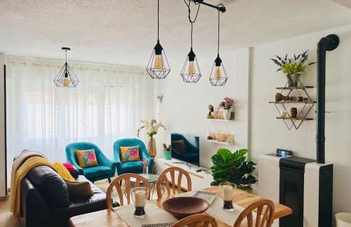 Acogedora casa recién reformada con jardín y wifi - Foto 1