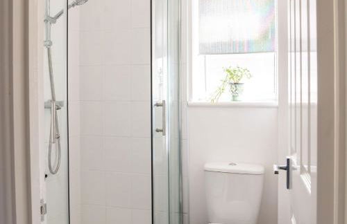 #09 Stylish 2 bed Apart - Sleep 5 - fast Wi-fi - BHX NEC- " Perfect for Contractors and Families - Free Parking" - Foto 3