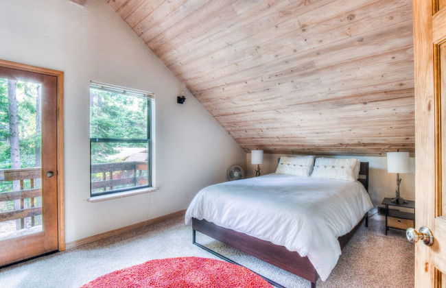 Relax at Rustic Tahoe Charm Minutes to Lake - Foto 3
