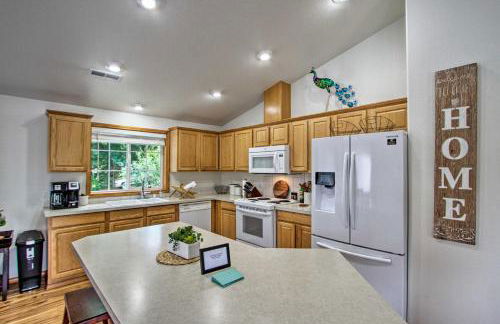 The Peacock House - Waterfront Home with Hot Tub! - Foto 25