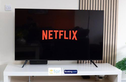 Large 2 Bedroom Apartment By The One Retreats Short Lets & Serviced Accommodation Horley Close To Gatwick Airport - Foto 79