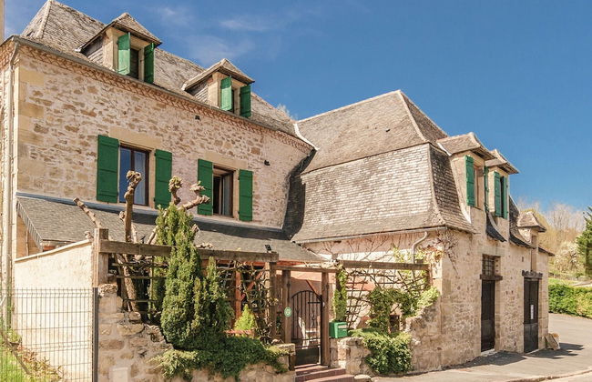 Elegant House With Heated Pool and Sauna - Photo 31