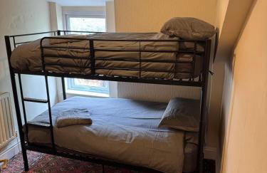 Large Traditional, Sleeps 8, 2 baths, Train, Tram, Pubs, Hucknall - Foto 29
