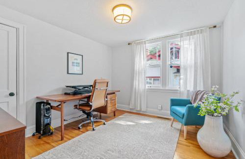 Lowry Parlour - Photo 24