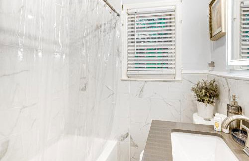 Newark Home with Deck and Fire Pit, 16 Mi to NYC! - Photo 15