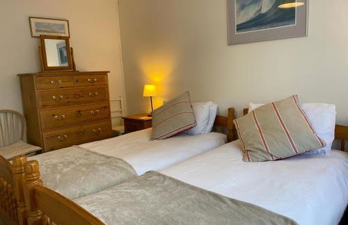 Trafalgar, lovely ground floor flat with outside patio garden, minutes walk to seafront - Photo 8