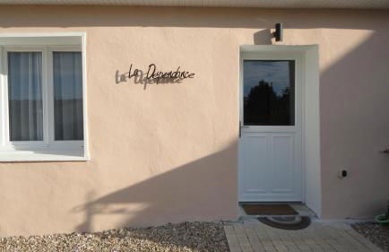 10km to Disneyland - Terrace Parking & Sleeps 4 - Foto 3