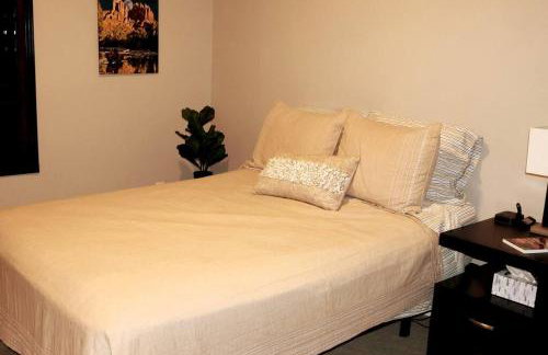 Phoenix Home with heated pool, desert views & hot tub - Foto 16