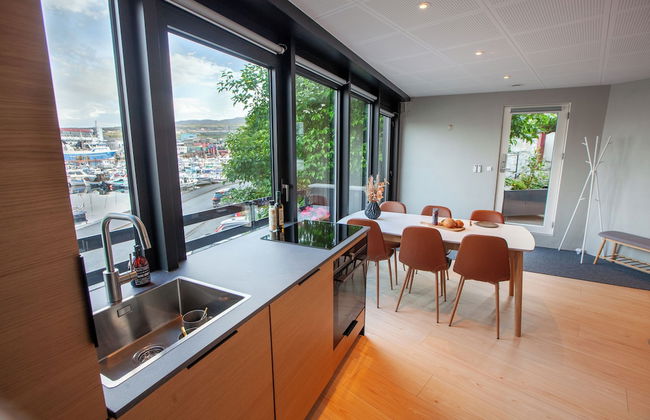 Stunning Marina View - Brand New - City Center - Photo 24