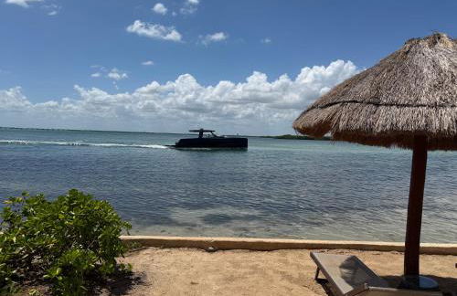 South Florida Spacious Oasis 4BR Retreat with 2 King Beds, Amazing Pool, near Beaches - Photo 4