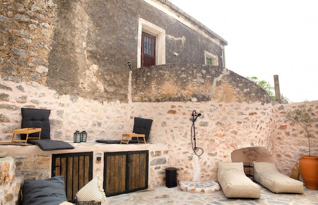 Dandy Villas Tower House Built in 17th Century Pool - Photo 53