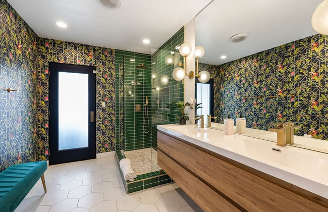 The Beverly - Photo 31