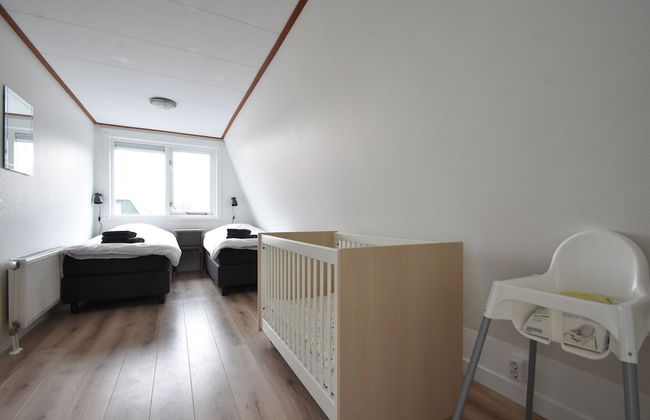 Holiday Home in Callantsoog Near Beach - Photo 4