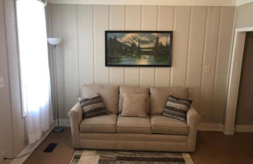 Downtown 2 Bedroom Cottage, Sleeps 6, Walking Distance to Honeywell, Downtown Restaurants, Shopping - Foto 8