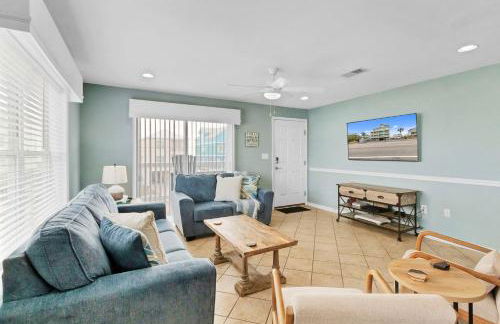 3BR Condo Gulf Views with Pool, Boat Launch and Dock - Photo 3