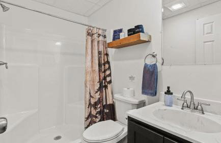Maple Oasis by Avantstay Newly Built w/ Hot Tub, Game Room & Fire Pit - Foto 48