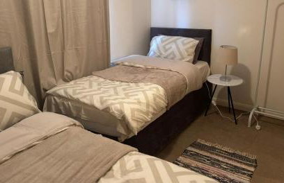 Cosy 2 Bedroom House - Large Driveway, EV Socket, WiFi, Contractor & Leisure Stays - Foto 14