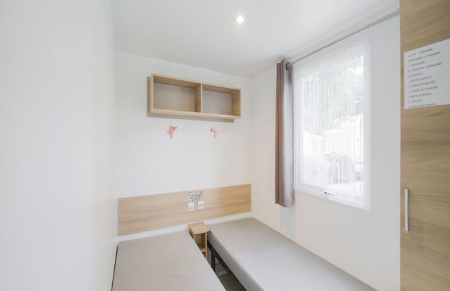 Swanky Mobile Home in Saint Jean de Monts - Photo 4