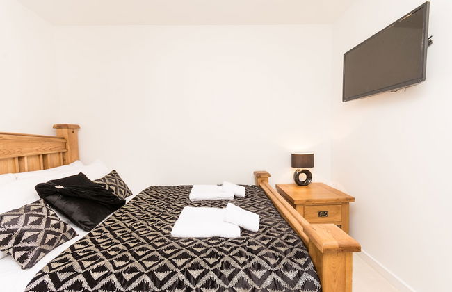 Holistic Condos Apartments - Albion Gardens - Photo 4