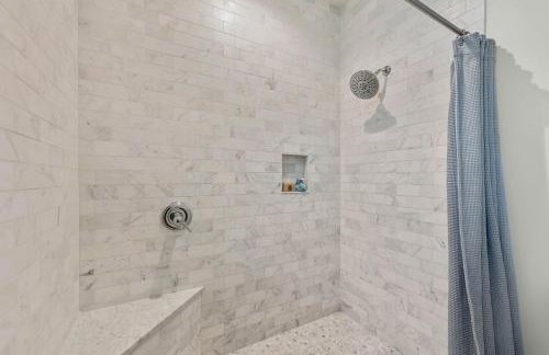 Mountain-View Retreat with Hot Tub & Waterfalls - Foto 15