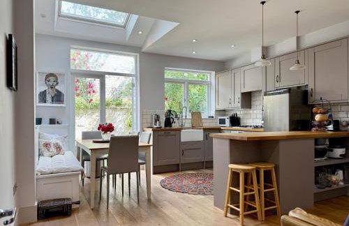 New! Spacious & Quiet 3 Bedroom House - Putney - Foto 1