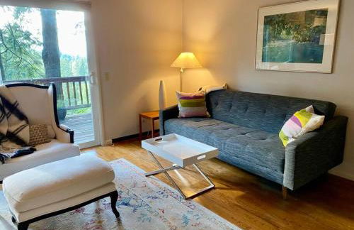 Forest Gallery- Mid-Century Modern With City Views - Photo 13