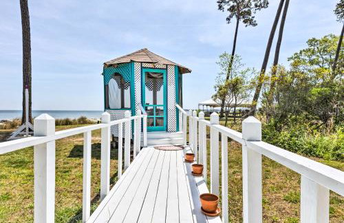 Oceanfront White Stone Cottage w/ Private Beach! - Photo 24