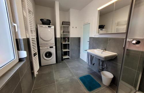 Fischer Apartment 1 - moderne Monteurs- & Ferienwohnung mit 2 Schlafzimmern - neu renoviert mit großer privater Terrasse - Foto 16