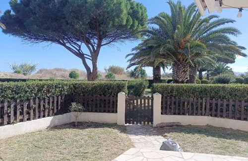 LES CAPITELLES 5 - Accès direct à la plage depuis le jardin - T2 avec cabine - 6 pers - jardin - Piscine - parking - Photo 10