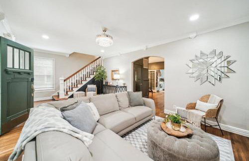 Hottub, Pool Table, Basketball, Firepit, Sleeps 8 - Photo 2