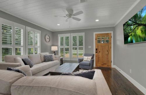 Upscale Home With Pool and Firepit - Close to Mercer St! - Foto 14