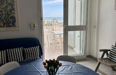 A 100metri dal mare difronte alla torre saracena. - Foto 5