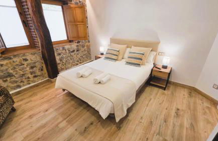 El Patio de Vespasiano-Calera- vistas a la iglesia junto al puerto - Photo 41