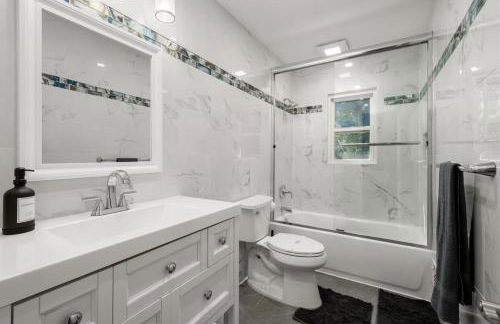 Spacious 6BR Getaway Game Room Firepit NYC - Foto 28