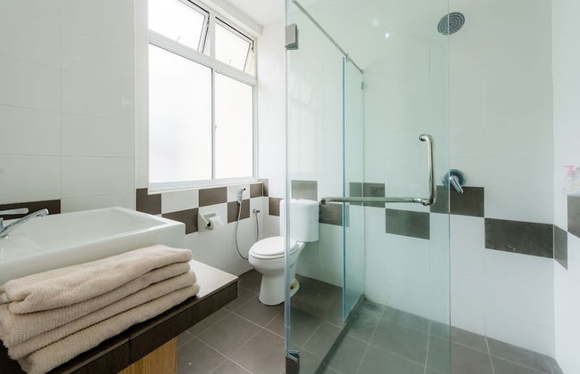 New Corner Shamrock Beach Villas Seaview - Photo 32